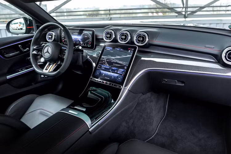 Hơn nữa, hãng độ đến từ Đức đã bổ sung thêm một hệ thống ống xả mới với ống xả thể thao và bộ chuyển đổi giúp tạo ra âm thanh động cơ mạnh mẽ hơn đáng kể, từ đây tăng độ phấn khích khi lái xe cho chiếc sedan thể thao. Hiện tại những trang bị này chỉ được bán ra tại các nước ngoài thị trường Đức do một số quy định.