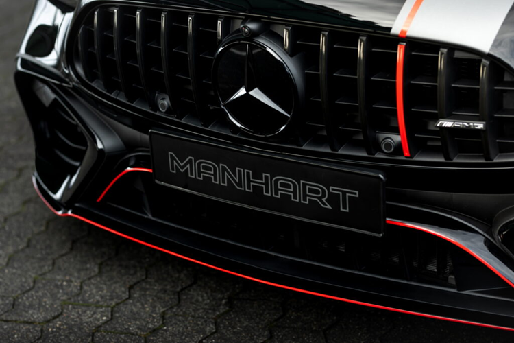 Khi xe được trang bị mô-đun nâng cấp MHtronic của Manhart vào động cơ 2.0 lít tăng áp, hãng độ đã tăng công suất tổng hợp của hệ truyền động plug-in hybrid lên 715 mã lực và mô-men xoắn cực đại đạt mức 1.120 Nm.