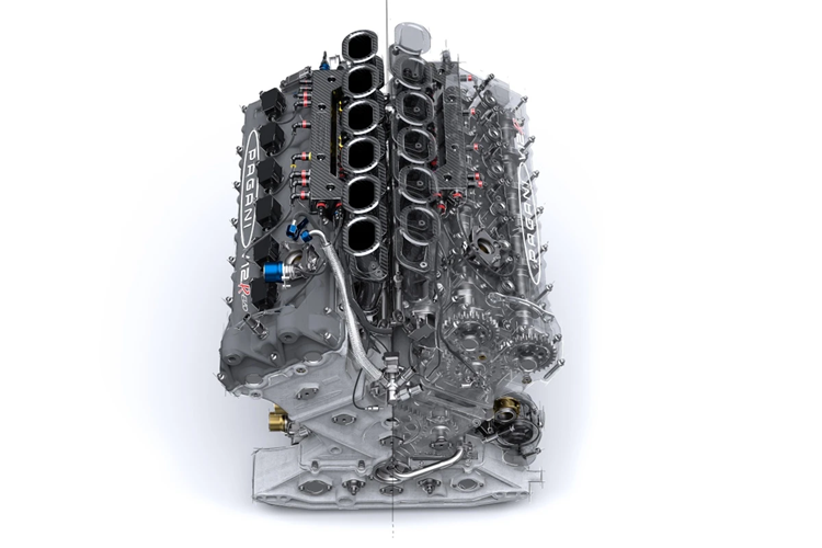 Trái tim của Pagani Huayra R Evo là khối động cơ V12-R Evo hút khí tự nhiên 6.0L, sản sinh công suất tối đa 900 mã lực và mô-men xoắn cực đại 770 Nm. Đi làm là hệ dẫn động cầu sau và hộp số 6 cấp tuần tự với 3 đĩa ly hợp đua.