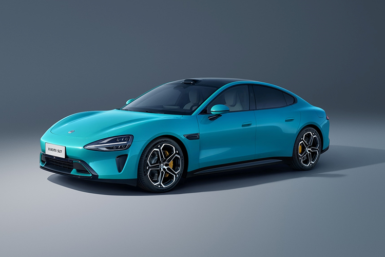 Một cơ quan truyền thông khác của Trung Quốc, MyDrivers , hôm nay đưa tin rằng Xiaomi hiện sản xuất 300 ô tô mỗi ngày, không đủ để đáp ứng nhu cầu. Thời gian chờ đợi đơn đặt hàng mới tính đến thời điểm hiện tại đã tăng lên tới 8 tháng.