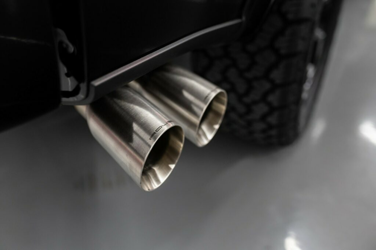 Về kỹ thuật, Roush đã trang bị thêm cho xe bộ lò xo mới cho cả bốn bánh, từ đây nâng chiều cao cho xe thêm khoảng 5cm.