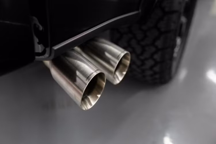 Về kỹ thuật, Roush đã trang bị thêm cho xe bộ lò xo mới cho cả bốn bánh, từ đây nâng chiều cao cho xe thêm khoảng 5cm.