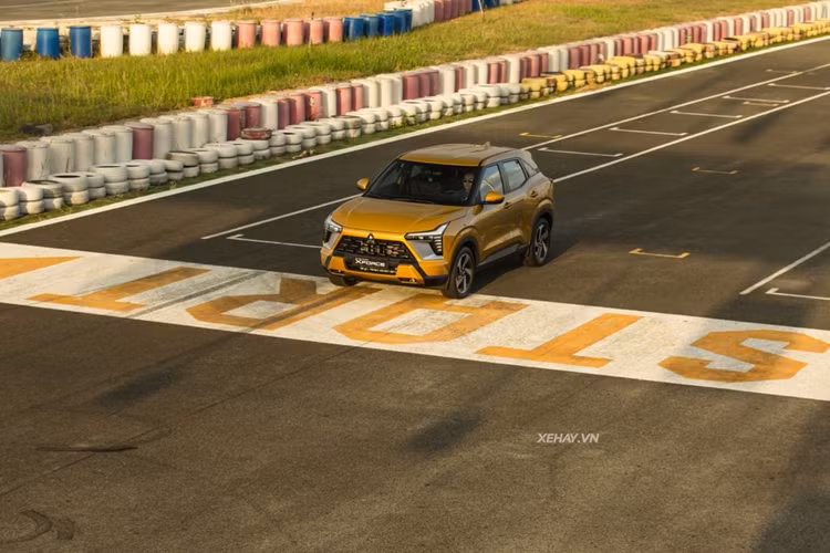  Mitsubishi Xforce: 948 xe Bán chạy nhất phân khúc SUV cỡ B là mẫu Mitsubishi Xforce với doanh số đạt 948 xe, tăng trưởng 18,2% so với tháng liền trước. Cộng dồn từ đầu năm 2024 đến nay, mẫu xe Nhật Bản này đã bán ra 3.890 xe.