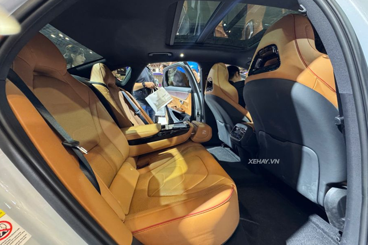 Cung cấp sức mạnh cho BYD HAN là 2 motor điện cho tổng công suất 509 mã lực, mô-men xoắn cực đại 700 Nm. Động cơ đi cùng hệ dẫn động 4 bánh electric-AWD cho khả năng tăng tốc 0-100 km/h trong 3,9 giây.