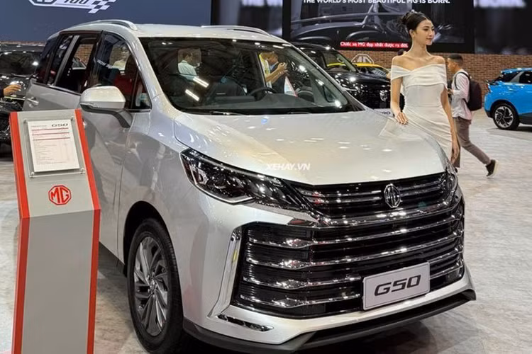 Đây là sản phẩm sẽ cạnh tranh trong phân khúc MPV phổ thông rất sôi động tại thị trường Việt Nam, nơi tập trung nhiều mẫu xe ăn khách như Mitsubishi Xpander, Suzuki XL7 hay Toyota Innova Cross. Theo nhiều nguồn tin, MG G50 2025 mới sẽ chính thức có mặt tại các đại lý từ cuối năm nay