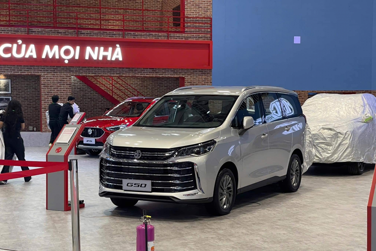 Mẫu xe MPV MG G50 đang được phân phối tại nhiều thị trường dưới tên gọi Maxus G50, với số đo dài x rộng x cao là 4.825 x 1.825 x 1.800 mm, cùng chiều dài cơ sở lên đến 2.800 mm. Như vậy, MG G50 có kích thước ngang ngửa Innova Cross và lớn hơn hẳn so với Xpander.