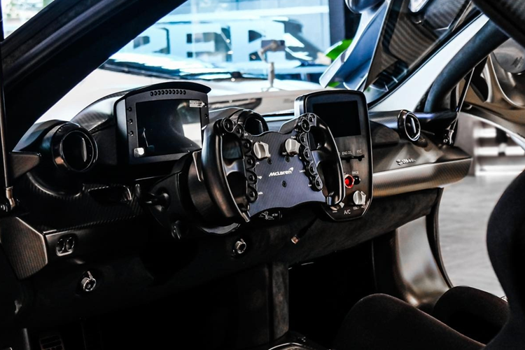 Giá khởi điểm cho gói body kit McLaren 720S Spider độ DarwinPro là từ 18.550 đô la (khoảng 430 triệu đồng), nhưng hãng độ này cho biết, mức giá này chỉ dựa trên các mặt hàng có trong kho, không bao gồm các tùy chọn thêm và chi phí vận chuyển về Việt Nam.