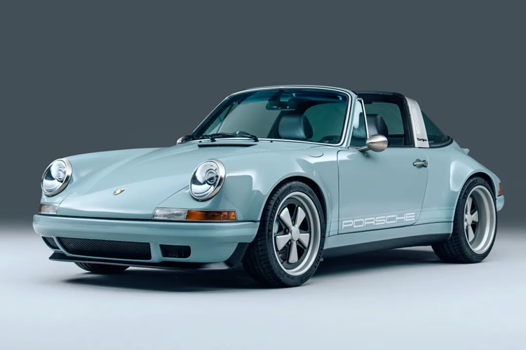 Mẫu xe này cũng chính là chiếc Porsche 911 Targa độ của Theon đầu tiên được sử dụng để nâng cấp. Chiếc 911 Targa này đã được nâng cấp với các tấm thân xe được chế tác bằng sợi carbon. Xe sử dụng khối động cơ flat-six dung tích 4.0 lít.