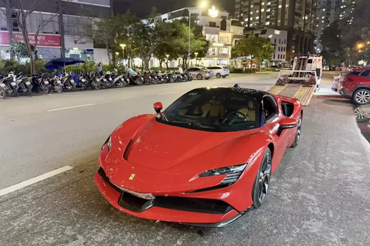 Gần đây, thông tin doanh nhân Đức Huy, chồng cũ ca sĩ Lệ Quyên rao bán Ferrari SF90 Stradale chỉ sau 2 năm trải nghiệm, đã nhanh chóng thu hút sự quan tâm của giới mê xe, được biết, người mua lại chiếc xe này là một 9x kinh doanh xe sang ở Hà Nội.