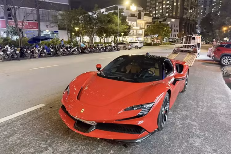 Gần đây, thông tin doanh nhân Đức Huy, chồng cũ ca sĩ Lệ Quyên rao bán Ferrari SF90 Stradale chỉ sau 2 năm trải nghiệm, đã nhanh chóng thu hút sự quan tâm của giới mê xe, được biết, người mua lại chiếc xe này là một 9x kinh doanh xe sang ở Hà Nội.