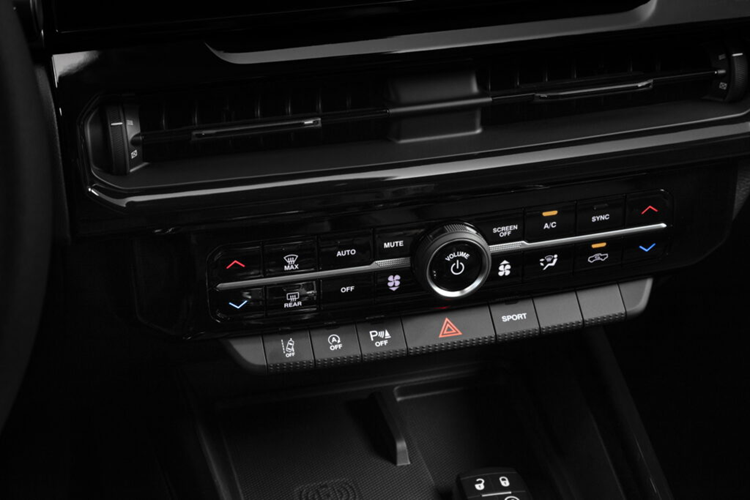 Phiên bản Night chỉ có sẵn động cơ xăng Hurricane 4 xi-lanh 2.0 lít tăng áp, sản sinh công suất 268 mã lực và mô-men xoắn 400 Nm.