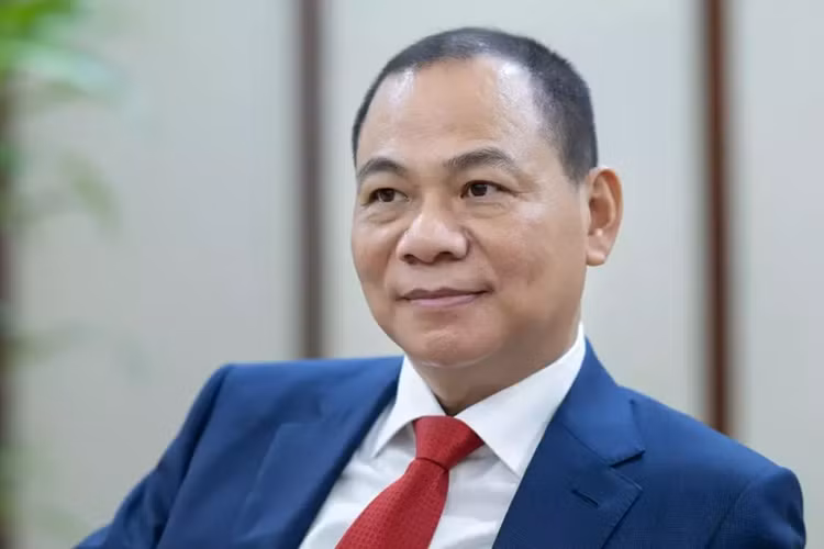 Ty phu giau nhat Viet Nam quyet tam di den cung giac mo xe dien