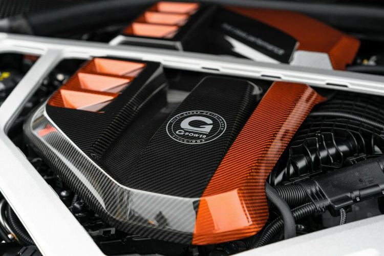 Về ngoại thất, xe được nâng cấp với loạt chi tiết độ như bộ mâm Hurricane RR và Hurricane RS của G-Power có kích thước 20×9 ở phía trước và 20×10,5 ở phía sau.