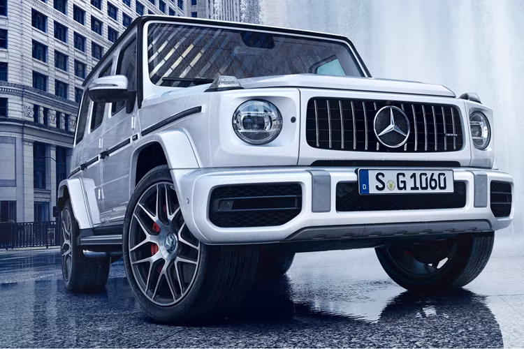 Tuy nhiên, hãng cho biết sẽ phát triển Mercedes-Benz G-Class thế hệ mới song song cả các phiên bản điện hóa và động cơ xăng truyền thống, nhằm đáp ứng nhu cầu đa dạng của khách hàng.