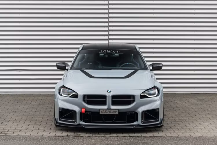 Thương hiệu Dahler độ BMW M2 2025 với việc đã lắp đặt ống hút gió bằng sợi carbon Eventuri mới và hệ thống xả bằng thép không gỉ.