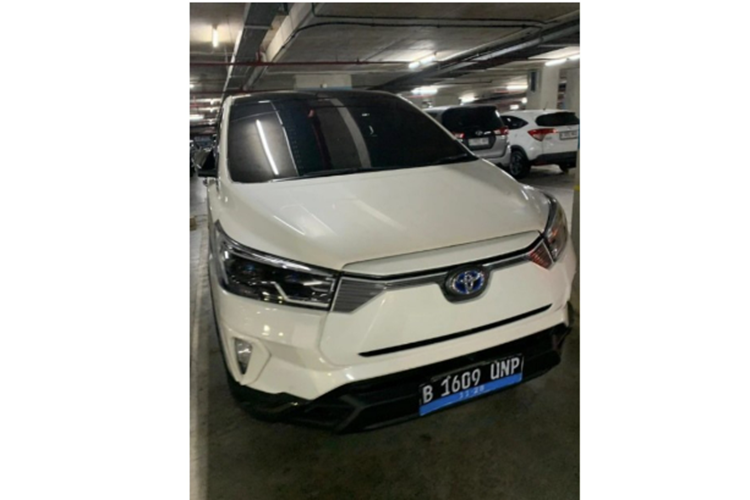 Được biết, chiếc xe MPV Toyota Innova thuần điện này là bản concept. Xe đang trong giai đoạn thử nghiệm đường dài. Dự kiến, Toyota sẽ tiếp tục thử nghiệm mẫu xe này cho đến khi đạt quãng đường 100.000 km.