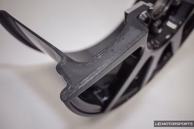 Bo mam carbon tren sieu xe va hieu suat cao lieu co an toan?-Hinh-5