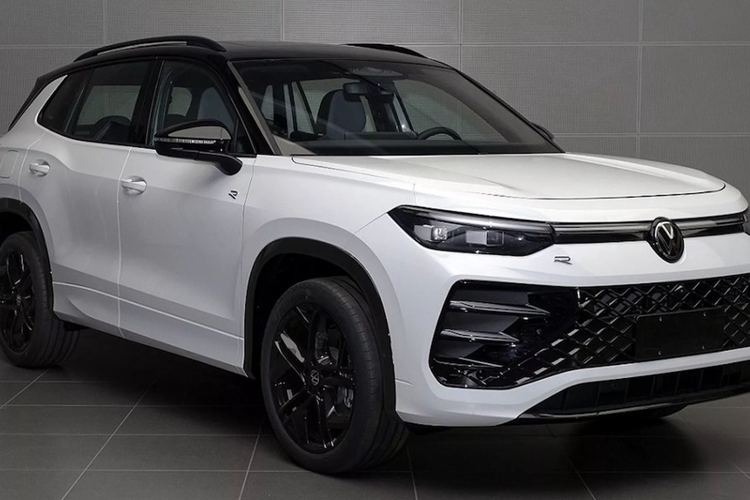 VW Tayron sẽ được xây dựng trên nền tảng MQB Evo, tương tự Tiguan và Passat. Trong khi Tayron L của Trung Quốc được trang bị động cơ đốt trong truyền thống, bao gồm tùy chọn máy xăng 1.5 lít và 2.0 lít thì Tayron của Châu Âu có khả năng được áp dụng điện khí hóa.