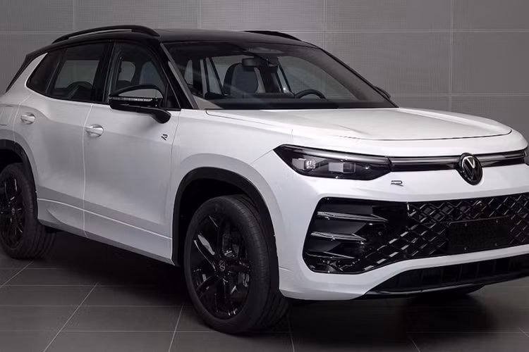 VW Tayron sẽ được xây dựng trên nền tảng MQB Evo, tương tự Tiguan và Passat. Trong khi Tayron L của Trung Quốc được trang bị động cơ đốt trong truyền thống, bao gồm tùy chọn máy xăng 1.5 lít và 2.0 lít thì Tayron của Châu Âu có khả năng được áp dụng điện khí hóa.