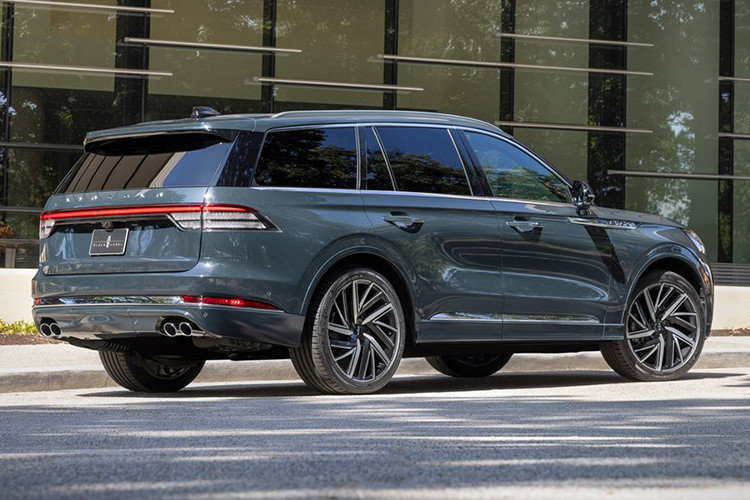 Cùng với đó, mẫu xe SUV cỡ lớn Lincoln Aviator 2025 cũng được nâng cấp những trang bị công nghệ hiện đại với màn hình cảm ứng lớn hơn. Đây được xem là lần nâng cấp lớn đầu tiên của Lincoln Aviator kể từ khi ra mắt thế hệ thứ 2 vào năm 2019.