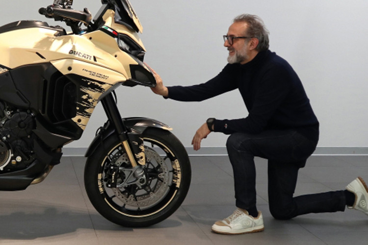 Chương trình này cho phép Ducatisti tạo ra chiếc xe máy trong mơ của họ, tương tác trực tiếp với các nhà thiết kế Centro Stile của Ducati và tiếp cận các vật liệu tốt, lớp hoàn thiện độc quyền và đặc biệt về màu sắc.