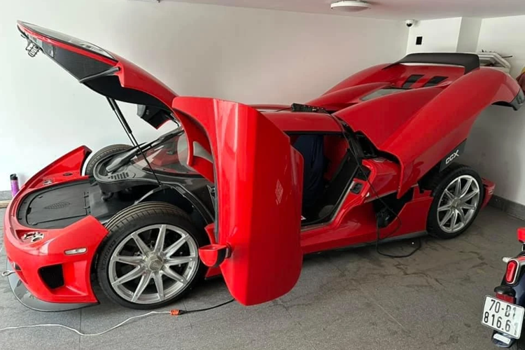 Dòng siêu xe Koenigsegg CCX được sản xuất trong vòng 5 năm, từ 2006 đến 2010 với tổng số lượng sản xuất lên tới 49 chiếc.