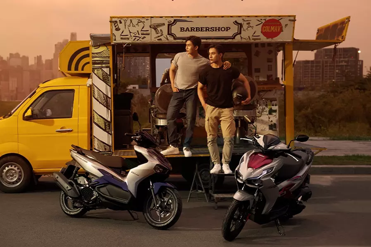 Honda Việt Nam đã giới thiệu phiên bản mới của dòng xe Honda Air Blade 160 và 125. Ở phiên bản mới, mẫu xe ga này có thêm hai phiên bản mới cùng bảng màu đa dạng và phá cách hơn.