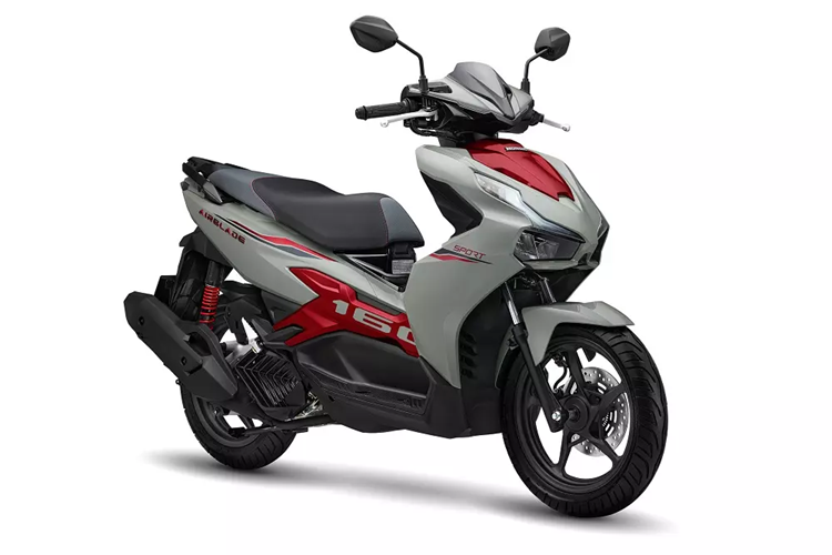 Cụ thể, Honda Air Blade 2025 mới có thêm 2 phiên bản là Thể thao và Cao cấp. Bên cạnh đó là tem mới in số 125 và 160, tạo hiệu ứng thị giác ấn tượng hơn. Phiên bản Thể thao là sự pha trộn đầy sống động giữa những gam màu xám xi măng, đỏ và đen.