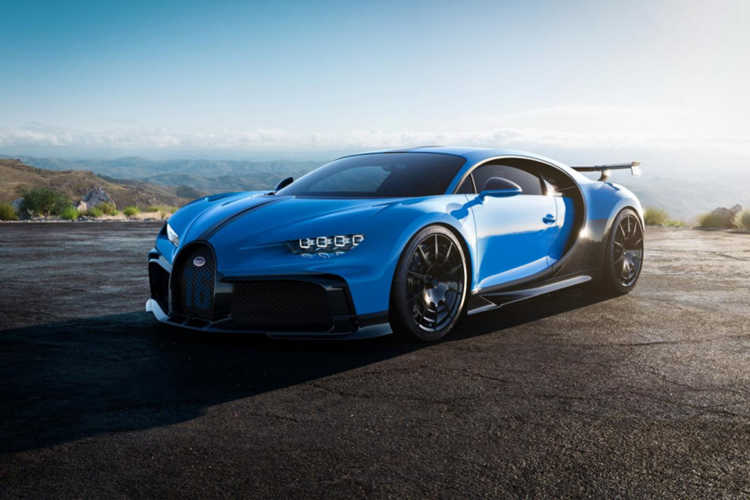 Như vậy, sẽ chỉ còn 2 mẫu xe Bugatti Chiron tham dự Gumball 3000 2024, và đều mang biển số Campuchia, 1 xe tiêu chuẩn và xe còn lại, Bugatti Chiron Super Sport chỉ có 60 chiếc trên toàn cầu, dù mang biển của nước bạn, nhưng 2 người điều khiển là các đại gia Singapore.