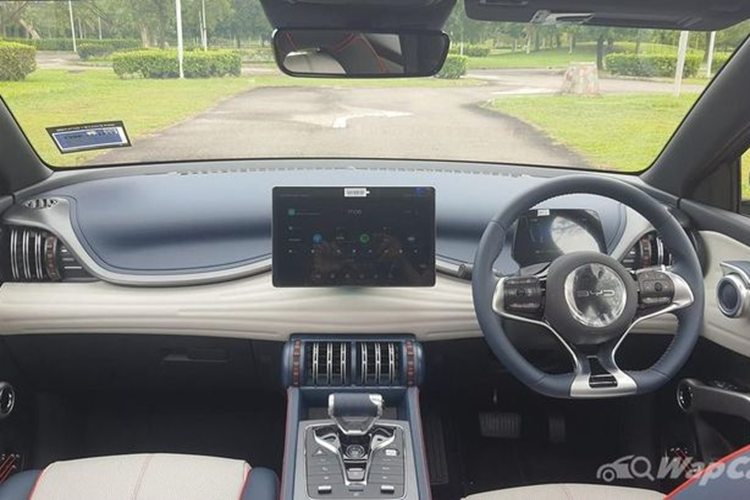 Xe có hai tùy chọn pin 49,92 kWh hoặc 60,48 kWh, đem lại phạm vi di chuyển tối đa lần lượt là 410 km và 480 km sau mỗi lần sạc đầy. Tại Thái Lan, xe có 2 phiên bản, với giá bán lần lượt là 1,1 và 1,2 triệu baht, tương đương 740 và 810 triệu đồng.