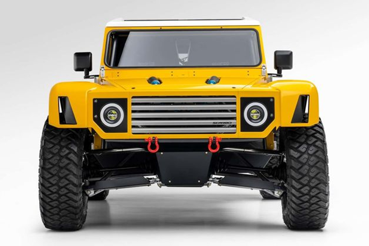 Ngoài ra, xe còn có khoang chở đồ khá rộng rãi ở phía sau. mức giá xe SV Rover có mức khởi điểm lên tới 1,5 triệu USD (khoảng 36,8 tỷ đồng).