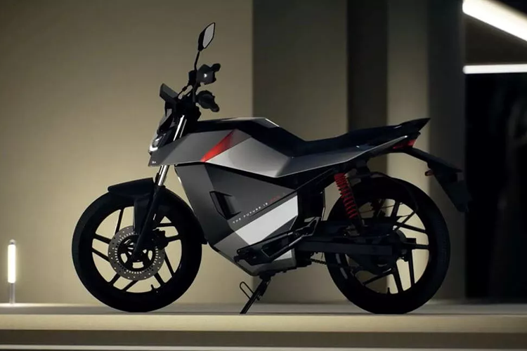 Với tùy chọn pin 4,5 kWh, Roadster X có thể tăng tốc từ 0-40 km/h chỉ trong 2,8 giây và đạt tốc độ tối đa lên đến 124 km/h. Phiên bản này có phạm vi hoạt động là 200 km.