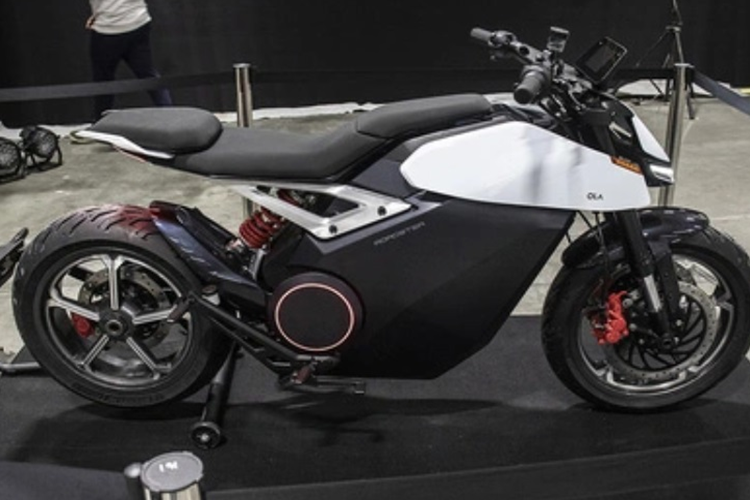  Ola Roadster Pro Phiên bản Ola Roadster Pro cao cấp nhất sẽ được trang bị động cơ điện cho công suất 69,7 mã lực và mô-men xoắn 105 Nm. Xe có hai tùy chọn pin là 8kWh và 16kWh với giá bán lần lượt là khoảng 56,7 triệu đồng và 70,88 triệu đồng.