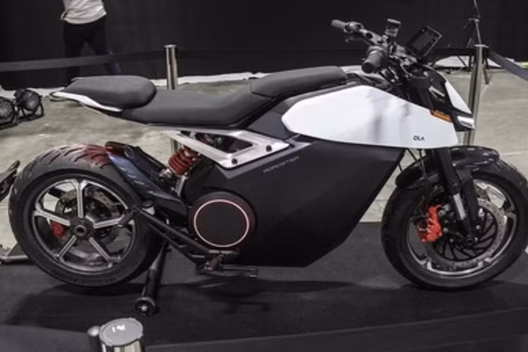  Ola Roadster Pro Phiên bản Ola Roadster Pro cao cấp nhất sẽ được trang bị động cơ điện cho công suất 69,7 mã lực và mô-men xoắn 105 Nm. Xe có hai tùy chọn pin là 8kWh và 16kWh với giá bán lần lượt là khoảng 56,7 triệu đồng và 70,88 triệu đồng.