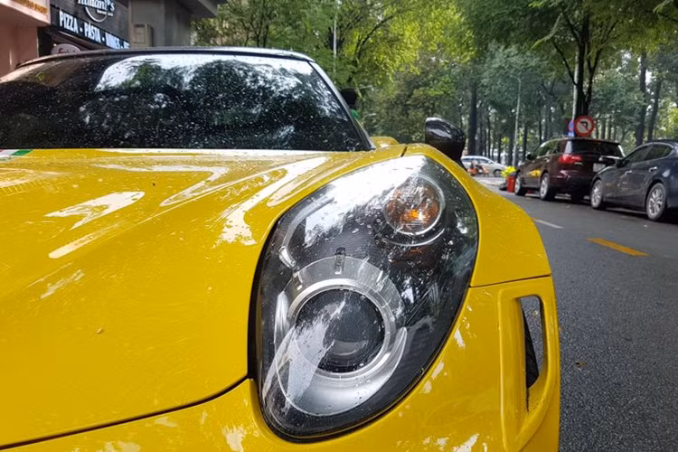 Như vậy, sau 8 năm về nước, chiếc Alfa Romeo 4C Launch Edition đã đổi biển số mới. Alfa Romeo 4C Launch Edition của Minh "xí muội" vốn là mẫu xe thể thao giới hạn nằm trong số 500 chiếc dành cho thị trường Bắc Mỹ. Chiếc Alfa Romeo 4C Launch Edition này mang số thứ tự 116/500.