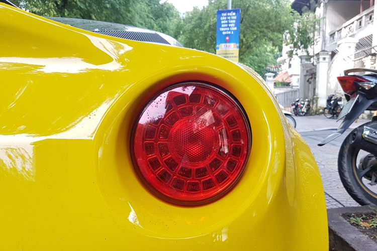 Ngoài ra, còn có 400 xe Alfa Romeo 4C Launch Edition dành cho các thị trường như châu Âu, châu Phi và Trung Đông, các thị trường còn lại sẽ có 100 xe để phân phối. Alfa Romeo 4C Launch Edition sử dụng động cơ 4 xy-lanh, dung tích 1.7 lít, sản sinh công suất tối đa 237 mã lực và mô men xoắn cực đại đạt 350 Nm.