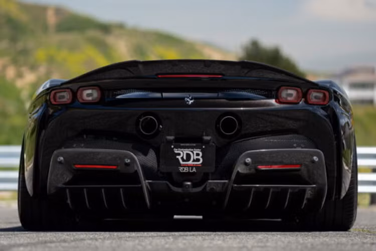 Ngoài ra, người dùng sẽ có thể mua riêng lẻ những bộ phận của gói nâng cấp này, ví dụ như bộ khuếch tán phía sau có giá 12.800 USD hoặc hốc gió trên nắp capo có giá khoảng 6.200 USD. Tất cả những chi tiết này đều sẽ được sản xuất tại Mỹ và có thể hoàn thiện một cách nhanh chóng khi khách hàng có nhu cầu.