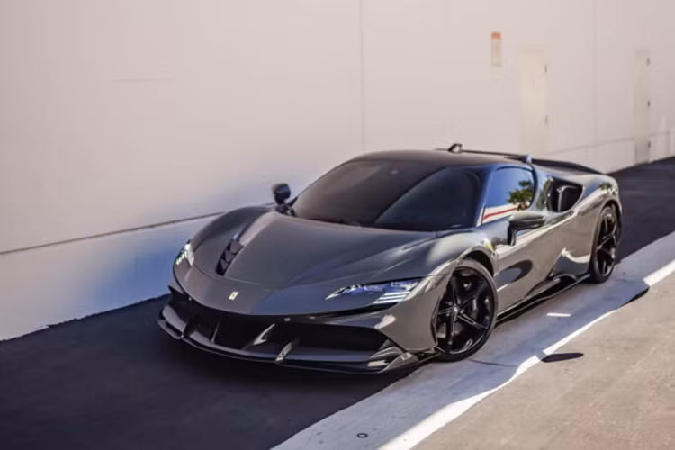 Ngoài ra, những chi tiết này có thể lắp đặt mà không cần cắt hay khoan đục, chính vì vậy mà người mua có thể hoàn toàn yên tâm “về zin” khi có nhu cầu. Gói nâng cấp này sẽ chỉ đem đến những thay đổi về diện mạo, không nâng cấp cho động cơ của xe.