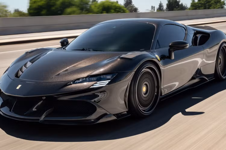 Mới đây, hãng độ 1016 Industries đã cho ra mắt phiên bản độ cho mẫu xe này với hàng loạt các chi tiết được làm bằng vật liệu sợi carbon mới, tăng thêm vẻ tinh tế cho diện mạo tổng thể của xe. Gói nâng cấp 1016 Industries cho Ferrari SF90 đặt tên là Carbon Aero Program Version 2.