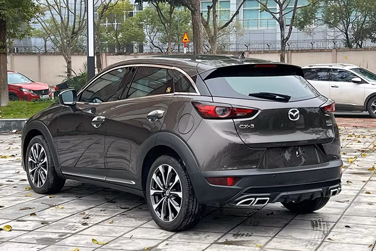 Mazda CX3 vẫn có sức hút bởi ngoại hình thời trang, ưu điểm chung của các mẫu xe Mazda. Điều này không phải mối quan tâm lớn với các chị em, vốn có vóc dáng nhỏ bé và là nhóm khách hàng chính của mẫu xe này.