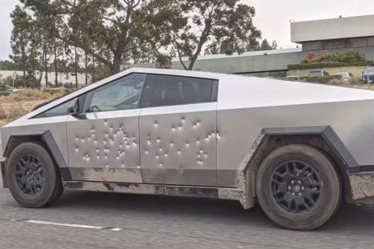 Bởi thông thường, vùng hấp thụ xung lực trên xe ôtô là một kết cấu khung thép được lắp đặt ở đầu và đuôi xe. Chúng có thiết kế "mềm" hơn các vùng khác để dễ bị bóp méo, uốn cong hay "co rúm" và "chuyển hướng" lực tác động tránh xa khoang cabin hành khách khi xảy ra va chạm.