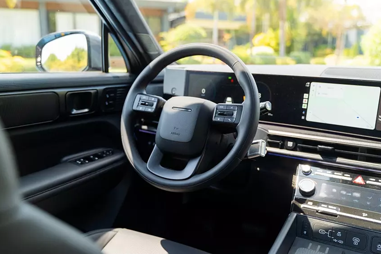 Theo bảng thông số rò rỉ, mẫu xe này sẽ có 2 tùy chọn động cơ xăng và bị cắt máy dầu. Đồng thời, xe dành Việt Nam không có tùy chọn động cơ hybrid như ở nước ngoài. Động cơ đầu tiên của Hyundai SantaFe 2025 là máy xăng 4 xi-lanh, hút khí tự nhiên, dung tích 2.5L, sản sinh công suất tối đa 194 mã lực và mô-men xoắn cực đại 246 Nm.