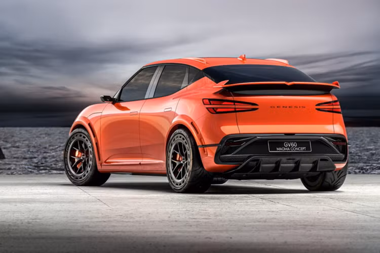 Ở phía trước, xe được trag bị bộ ghế đua Recaro lấy cảm hứng từ xe thể thao, phía sau xe được trang bị hai ghế ngồi riêng biệt tạo nên một cấu hình bốn chỗ ngồi thoải mái.