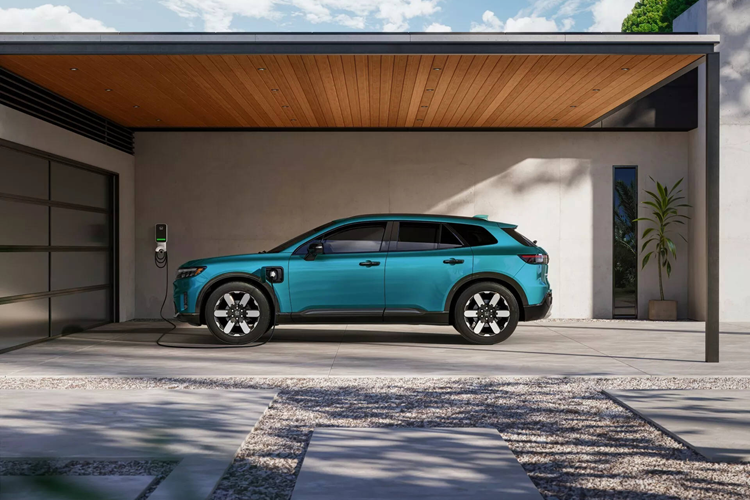 Với khoản tín dụng thuế này, giờ đây Honda Prologue 2024 bản cao cấp nhất EX 2WD chỉ có giá 39.900 USD (tương đương 985 triệu đồng), tức là ngang ngửa với một số đối thủ cùng tầm kích thước như Nissan Ariya hay Volkswagen ID.4.