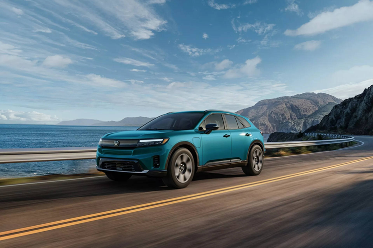 Lúc đó, mẫu SUV điện đầu tiên của Honda tại Mỹ này được hứa hẹn sẽ có giá dưới 50.000 USD (tương đương 1,235 tỷ đồng) đối với phiên bản tiêu chuẩn. Đến nay, hãng mới chính thức báo giá xe Honda Prologue 2024 chi tiết và kết quả còn tốt hơn mong đợi.