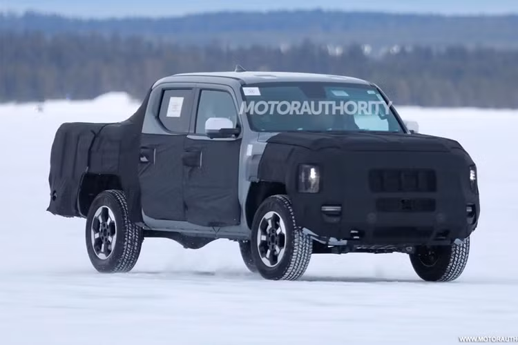 Mặc dù Kia vẫn chưa công bố tên của chiếc xe nhưng nhiều người dự đoán nó sẽ mang tên Kia Tasman. Kia đã đăng ký nhãn hiệu cho cái tên này vào năm ngoái. Nhà sản xuất ô tô Hàn Quốc đã bắt tay vào phát triển Tasman ít nhất là từ đầu năm 2019 và dự kiến mẫu xe này sẽ được tung ra thị trường vào tháng 2 năm 2025.