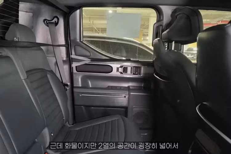 Kia Tasman được định vị là đối thủ của Ford Ranger và Toyota Hilux. Hiện nhà sản xuất vẫn chưa hé lộ hệ truyền động của mẫu bán tải mới này nhưng Kia Australia trước đây từng hé lộ Tasman sẽ có tùy chọn động cơ diesel, rất có thể là động cơ tăng áp 4 xi-lanh CRDi 2.2L hiện đang được sử dụng trên một số mẫu xe của hãng.