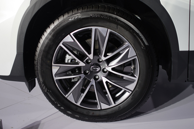 Xe được trang bị hệ thống hỗ trợ lái tiên tiến để giảm thiểu nguy cơ va chạm trên đường, bao gồm: Camera 360 độ, Hệ thống cảnh báo lệch làn đường (LDW), hỗ trợ giữ làn đường (LKA), hỗ trợ tự động phanh khẩn cấp (AEB), cảnh báo va chạm phía trước (FCW), Hệ thống kiểm soát hành trình chủ động (ACC), hỗ trợ hành trình thích ứng (ICA), Hệ thống hỗ trợ lái xe khi tắc đường (TJA). 