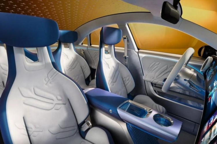 Mercedes-Benz CLA 2025 thuần điện được xây dựng trên nền tảng 800V và tích hợp công nghệ sạc nhanh DC 320kWh. Hệ thống pin có dung tích 85 kWh, cung cấp phạm vi hoạt động lên đến 750km với mỗi lần sạc đầy, theo chu kỳ WLTP. 