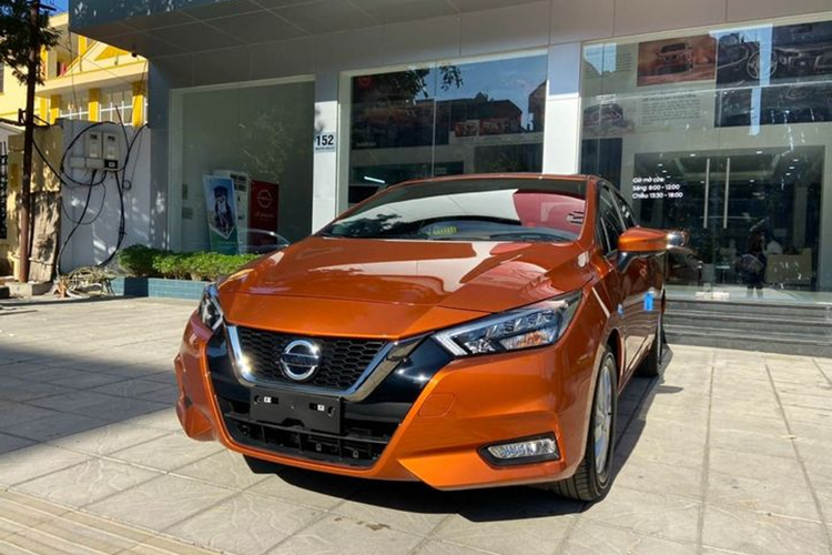 Theo nhân viên tư vấn, số lượng xe Nissan Almera VIN 2023 tồn kho ở đại lý là rất ít và chỉ còn lại màu cam. Trong khi đó, một đại lý tại miền Bắc rao bán phiên bản Almera VIN 2024 với mức ưu đãi lên tới 84 triệu đồng, đưa giá xe thực tế xuống còn 455 triệu đồng.